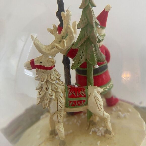 Chritmas Snow Globe w/ Santa and Reindeer Musical " Jingle bells " - Picture 8 of 10